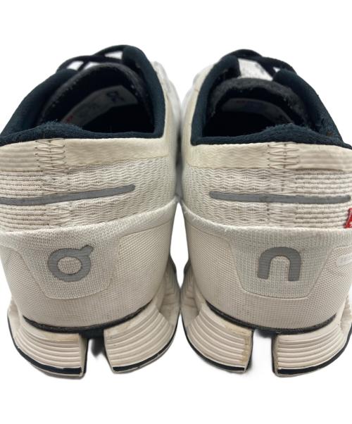 on（オン）on (オン) ローカットスニーカー ホワイト サイズ:SIZE UK7.5の古着・服飾アイテム