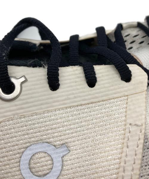 on（オン）on (オン) ローカットスニーカー ホワイト サイズ:SIZE UK7.5の古着・服飾アイテム