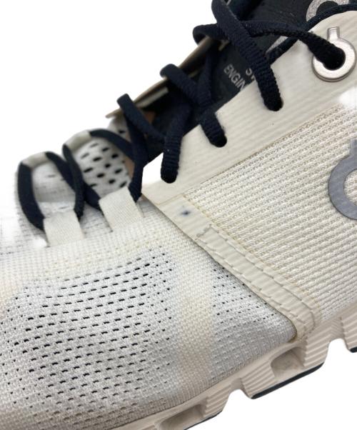 on（オン）on (オン) ローカットスニーカー ホワイト サイズ:SIZE UK7.5の古着・服飾アイテム