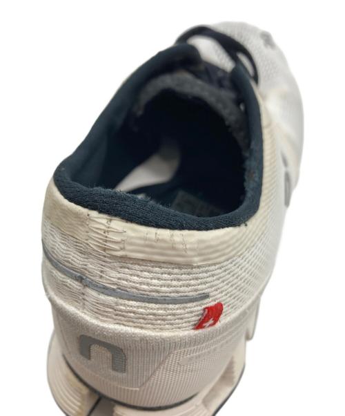 on（オン）on (オン) ローカットスニーカー ホワイト サイズ:SIZE UK7.5の古着・服飾アイテム