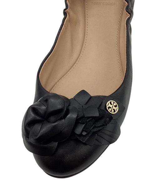 TORY BURCH（トリーバーチ）TORY BURCH (トリーバーチ) フラワーモチーフバレエシューズ ブラック サイズ:6 1/2の古着・服飾アイテム