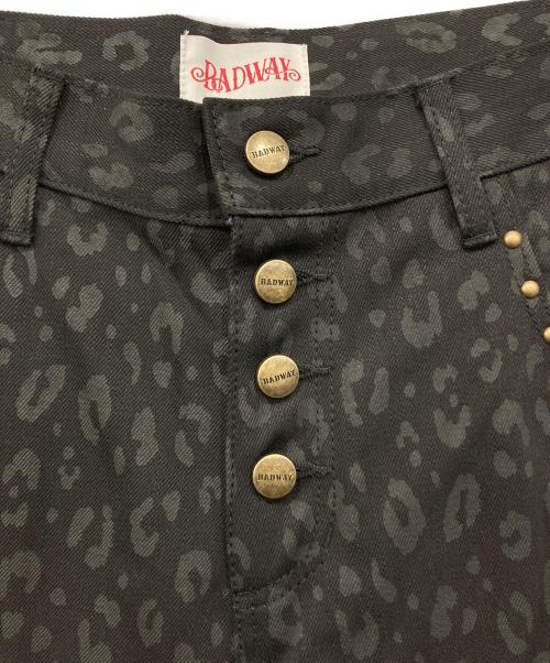 BADWAY（バッドウェイ）BADWAY (バッドウェイ) レオパードストレートデニムパンツ ブラック サイズ:L 未使用品の古着・服飾アイテム