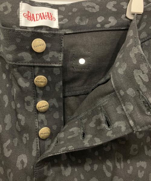 BADWAY（バッドウェイ）BADWAY (バッドウェイ) レオパードストレートデニムパンツ ブラック サイズ:L 未使用品の古着・服飾アイテム