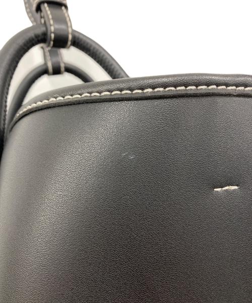 CHARLES & KEITH（チャールズアンドキース）CHARLES & KEITH (チャールズアンドキース) Lyla ライラ チューブラスラウチートートバッグ ブラックの古着・服飾アイテム