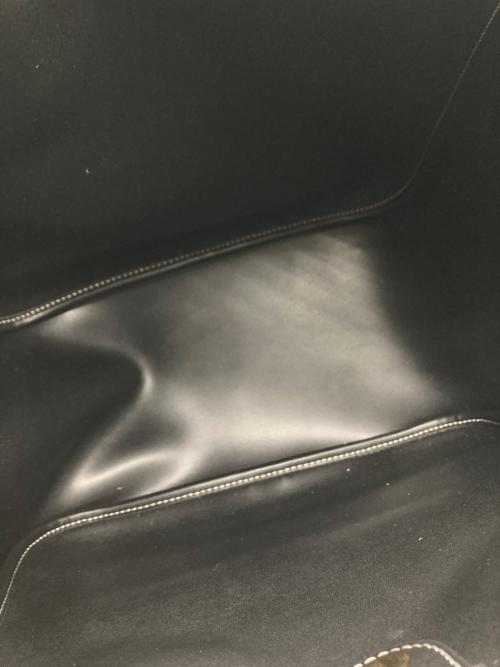 CHARLES & KEITH（チャールズアンドキース）CHARLES & KEITH (チャールズアンドキース) Lyla ライラ チューブラスラウチートートバッグ ブラックの古着・服飾アイテム