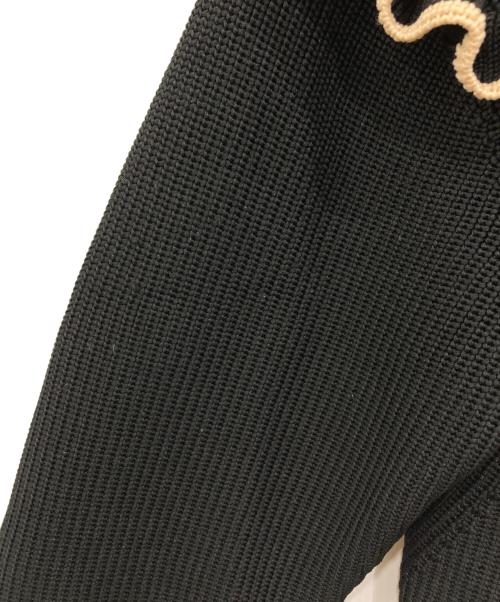 Dot and Stripes（ドットアンドストライプ）Dot and Stripes (ドットアンドストライプ) あぜ バイカラー袖フリル クルーネックカーディガン ブラック サイズ:Freeの古着・服飾アイテム