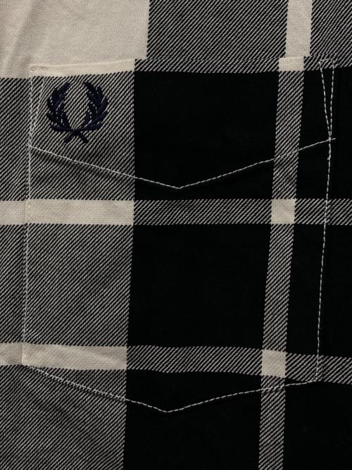 FRED PERRY（フレッドペリー）FRED PERRY (フレッドペリー) タータン ツイル オーバーシャツジャケット ブラック×ホワイト サイズ:Mの古着・服飾アイテム