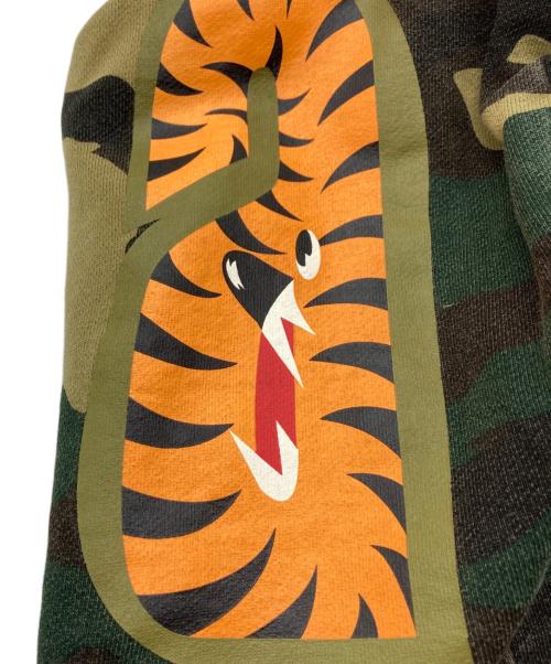 A BATHING APE（ア ベイシング エイプ）A BATHING APE (ア ベイシング エイプ) ダブルジップ シャーク パーカー カーキ サイズ:Lの古着・服飾アイテム