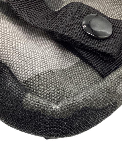 SUPREME（シュプリーム）Supreme (シュプリーム) ショルダーポーチ グレーの古着・服飾アイテム