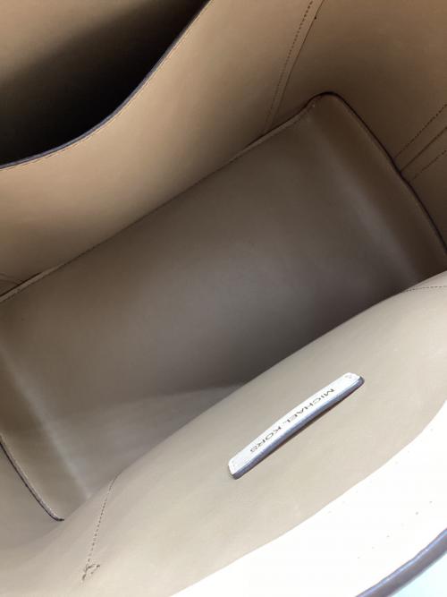 MICHAEL KORS（マイケル・コース）MICHAEL KORS (マイケル・コース) ショルダーバッグ ピンクの古着・服飾アイテム