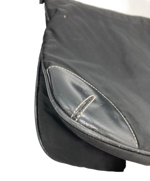 PRADA（プラダ）PRADA (プラダ) ナイロンショルダーバッグ ブラックの古着・服飾アイテム