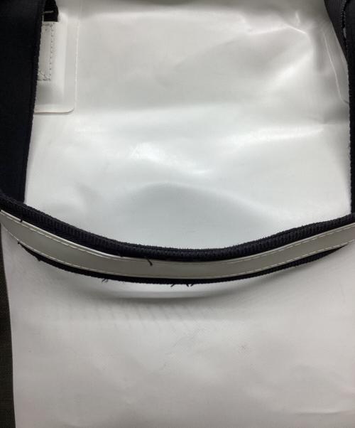 VICIOUSVENOM（ヴェシャスヴェノム）VICIOUSVENOM (ヴェシャスヴェノム) ショルダーバッグ ホワイト×カーキの古着・服飾アイテム