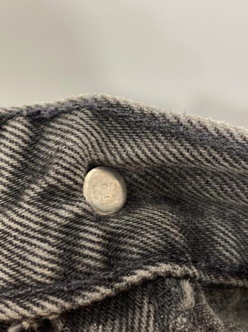 LEVI'S（リーバイス）LEVI'S (リーバイス) 後染めデニムパンツ グレー サイズ:SIZE 83.5cm (W33)の古着・服飾アイテム