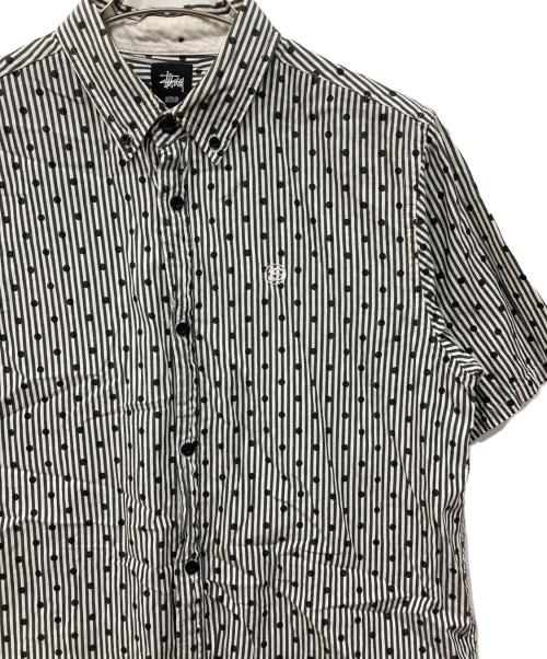 stussy（ステューシー）stussy (ステューシー) ストライプシャツ ブラック×ホワイト サイズ:Mの古着・服飾アイテム