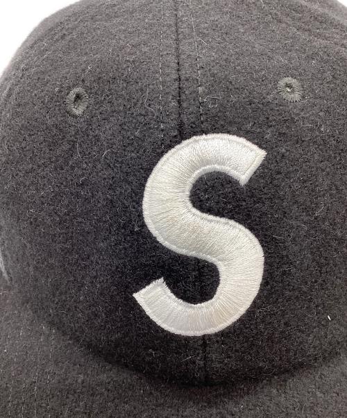 SUPREME（シュプリーム）SUPREME (シュプリーム) Sロゴ6パネルキャップ ブラックの古着・服飾アイテム