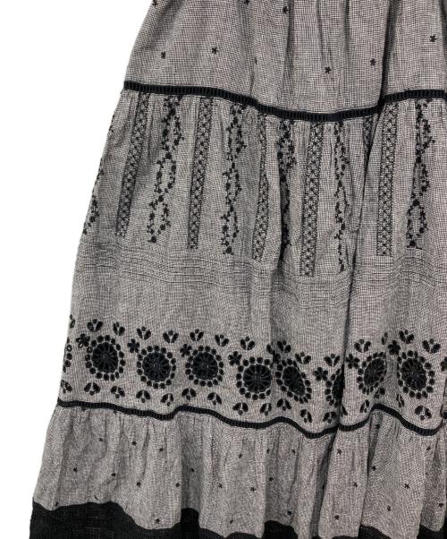 Samansa Mos2（サマンサモスモス）Samansa Mos2 (サマンサモスモス) kazumi (カズミ) サス付き刺繍スカート グレー サイズ:Freeの古着・服飾アイテム
