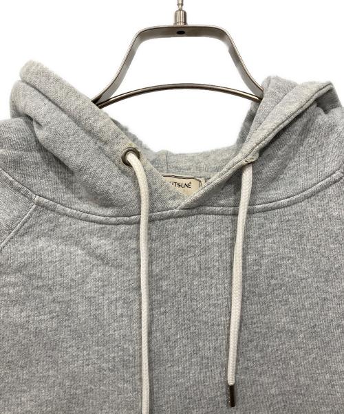 maison kitsune（メゾンキツネ）maison kitsune (メゾンキツネ) プルオーバーパーカー グレー サイズ:Mの古着・服飾アイテム