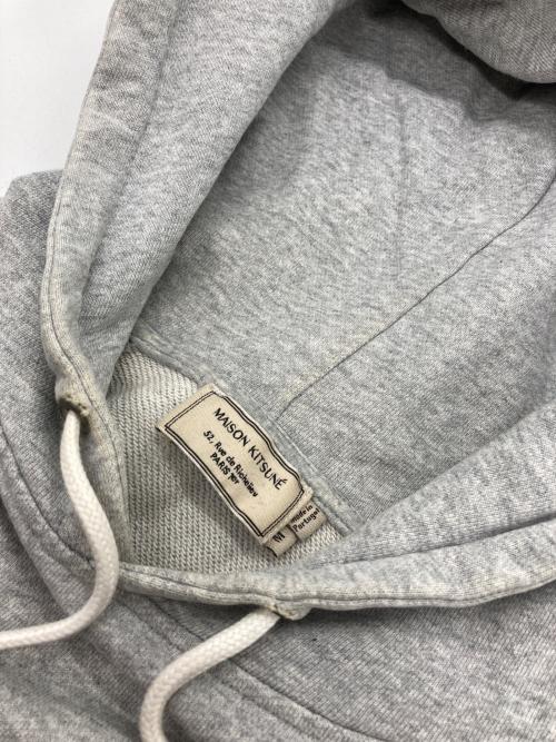 maison kitsune（メゾンキツネ）maison kitsune (メゾンキツネ) プルオーバーパーカー グレー サイズ:Mの古着・服飾アイテム