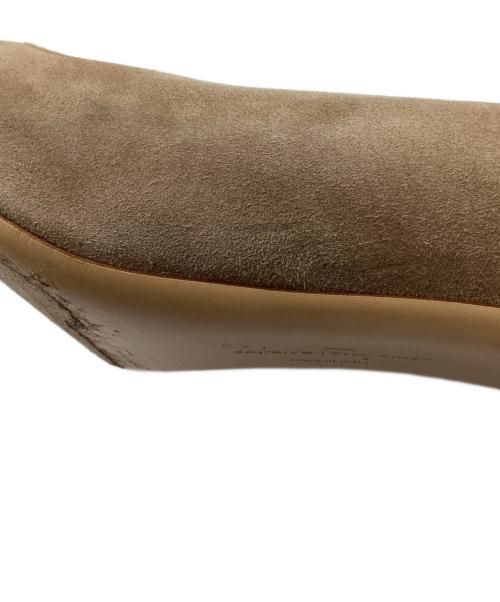 Salvatore Ferragamo（サルヴァトーレ フェラガモ）Salvatore Ferragamo (サルヴァトーレ フェラガモ) チャンキーヒールパンプス ベージュ サイズ:9の古着・服飾アイテム