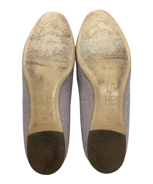 Salvatore Ferragamo（サルヴァトーレ フェラガモ）Salvatore Ferragamo (サルヴァトーレ フェラガモ) ヴァラリボン ラメパンプス ピンク サイズ:8の古着・服飾アイテム