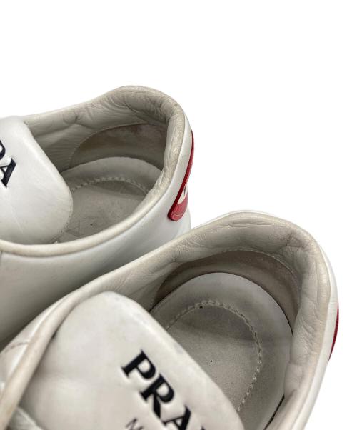 PRADA（プラダ）PRADA (プラダ) ハートロゴパッチスニーカー ホワイト サイズ:38 1/2の古着・服飾アイテム