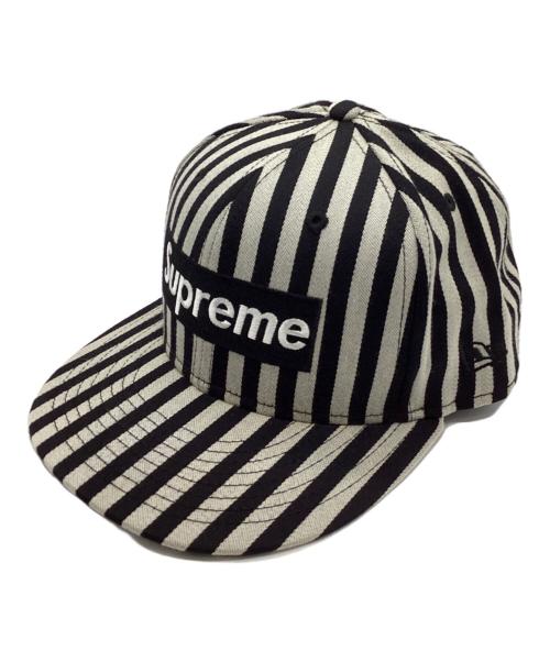 SUPREME（シュプリーム）SUPREME (シュプリーム) キャップ ホワイト×ブラック サイズ:7 1/2(59.6cm)の古着・服飾アイテム