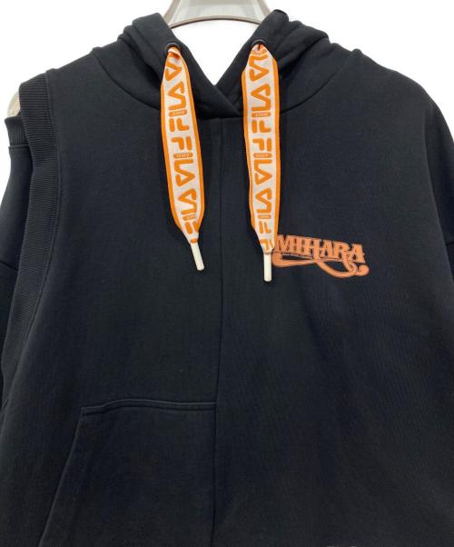 Maison MIHARA YASUHIRO（メゾン ミハラ ヤスヒロ）Maison MIHARA YASUHIRO (メゾン ミハラ ヤスヒロ) FILA (フィラ) プルオーバーパーカー ブラック サイズ:Mの古着・服飾アイテム