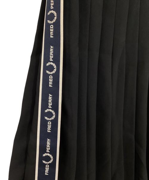 FRED PERRY（フレッドペリー）FRED PERRY (フレッドペリー) プリーツスカート ネイビー サイズ:UK8の古着・服飾アイテム