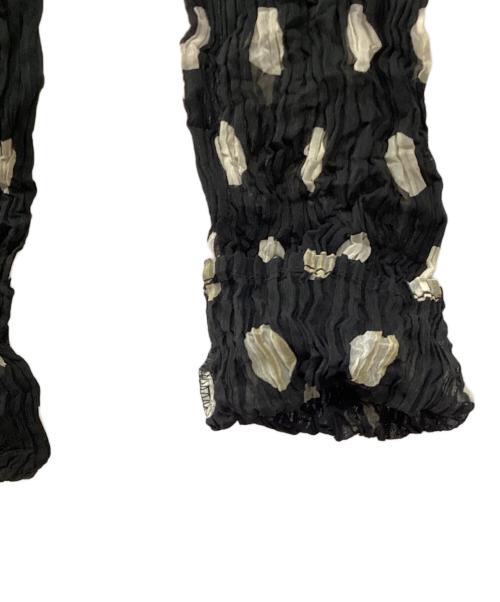 ISSEY MIYAKE（イッセイミヤケ）ISSEY MIYAKE (イッセイミヤケ) ドットプリーツブラウス ブラック サイズ:Mの古着・服飾アイテム