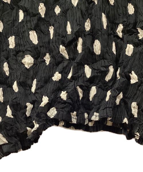 ISSEY MIYAKE（イッセイミヤケ）ISSEY MIYAKE (イッセイミヤケ) ドットプリーツブラウス ブラック サイズ:Mの古着・服飾アイテム