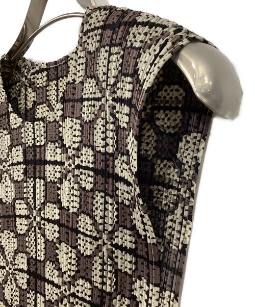 PLEATS PLEASE（プリーツプリーズ）PLEATS PLEASE (プリーツプリーズ) ノースリープリーツブブラウス ブラウン×アイボリー サイズ:3の古着・服飾アイテム