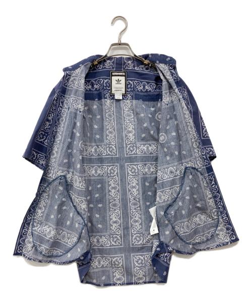 adidas（アディダス）adidas (アディダス) NEIGHBORHOOD (ネイバーフッド) バンダナ柄シャツ ブルー サイズ:Mの古着・服飾アイテム