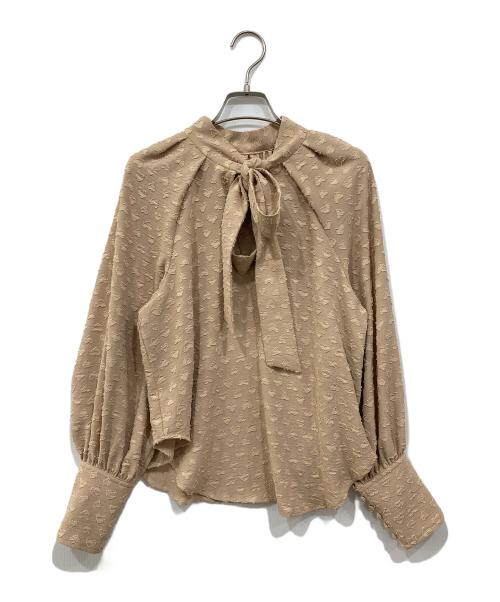 SHIPS（シップス）SHIPS (シップス) カット ジャカード ボウタイ ブラウス ベージュ サイズ:S 未使用品の古着・服飾アイテム