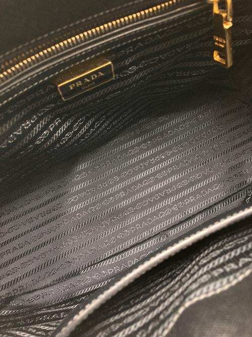 PRADA（プラダ）PRADA (プラダ) 2WAYショルダーバッグ ブラックの古着・服飾アイテム