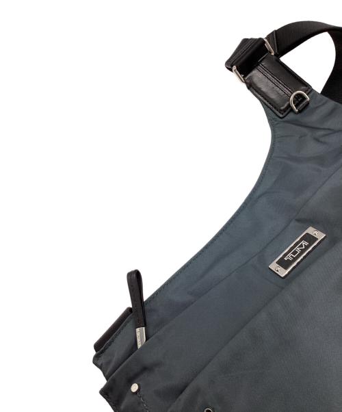 TUMI（トゥミ）TUMI (トゥミ) ナイロンショルダーバッグ グレーの古着・服飾アイテム