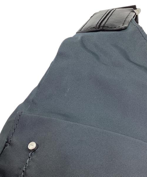 TUMI（トゥミ）TUMI (トゥミ) ナイロンショルダーバッグ グレーの古着・服飾アイテム
