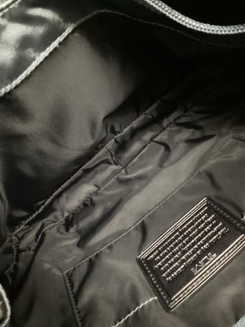 TUMI（トゥミ）TUMI (トゥミ) ナイロンショルダーバッグ グレーの古着・服飾アイテム