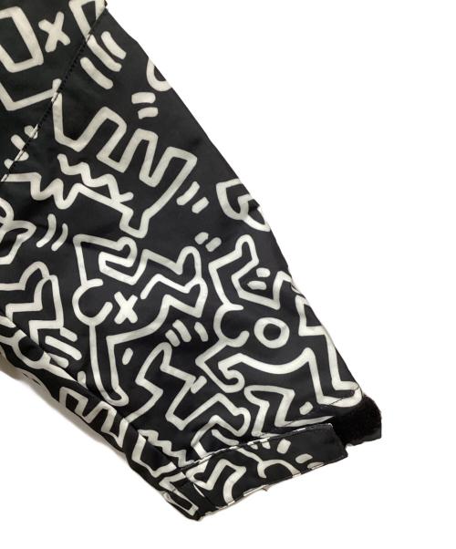 Columbia（コロンビア）Columbia (コロンビア) Kinetics (キネティックス) Keith Haring (キースヘリング) 総柄マウンテンパーカー グレー×ホワイト サイズ:Lの古着・服飾アイテム