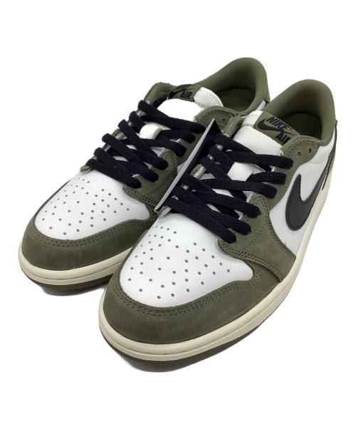 NIKE（ナイキ）NIKE (ナイキ) スニーカー カーキ×ホワイト サイズ:27.5㎝ 未使用品の古着・服飾アイテム