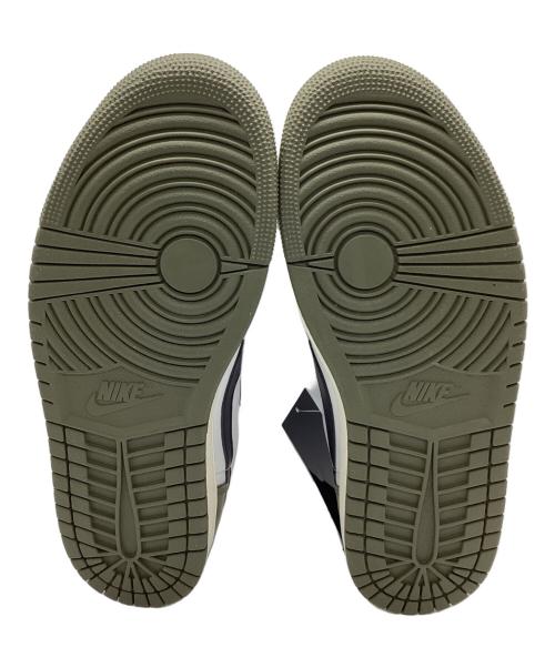 NIKE（ナイキ）NIKE (ナイキ) スニーカー カーキ×ホワイト サイズ:27.5㎝ 未使用品の古着・服飾アイテム