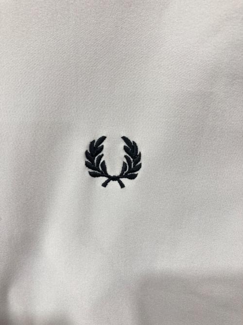 FRED PERRY（フレッドペリー）FRED PERRY (フレッドペリー) プルオーバーシャツ アイボリー サイズ:Mの古着・服飾アイテム