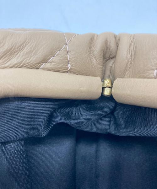 AULENTTI（オウレンティ）AULENTTI (オウレンティ) チェーンキルティングバッグ ベージュの古着・服飾アイテム