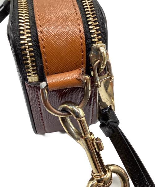 Marc by Marc Jacobs（マークバイマークジェイコブス）Marc by Marc Jacobs (マークバイマークジェイコブス) カメラショルダーバッグ オレンジ×ブラックの古着・服飾アイテム