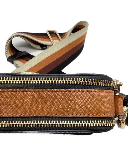 Marc by Marc Jacobs（マークバイマークジェイコブス）Marc by Marc Jacobs (マークバイマークジェイコブス) カメラショルダーバッグ オレンジ×ブラックの古着・服飾アイテム
