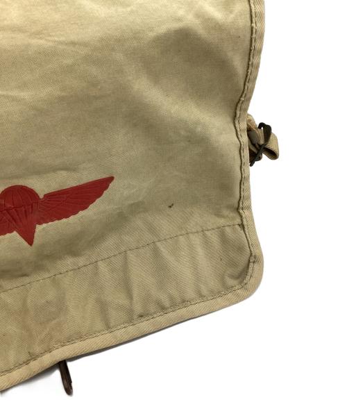 BANANA REPUBLIC（バナナリパブリック）BANANA REPUBLIC (バナナリパブリック) パラトルーパーショルダーバッグ ベージュの古着・服飾アイテム