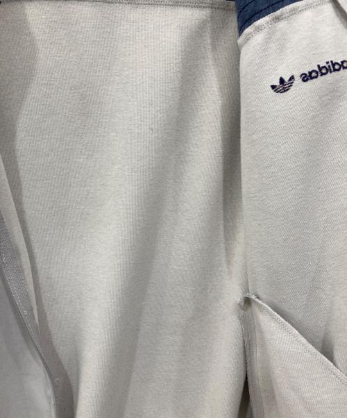 adidas（アディダス）adidas (アディダス) トラックジャケット グレー×ネイビー サイズ:Mの古着・服飾アイテム