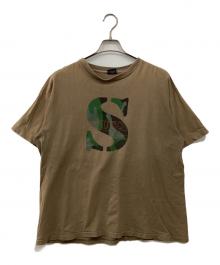 stussy（ステューシー）の古着「カモ Sロゴ Tシャツ」｜ベージュ