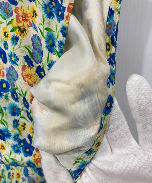 GIANNI VERSACE（ジャンニ・ヴェルサーチ）GIANNI VERSACE (ジャンニ・ヴェルサーチ) フラワープリントベスト マルチカラー サイズ:表記無し(実寸を参照ください)の古着・服飾アイテム