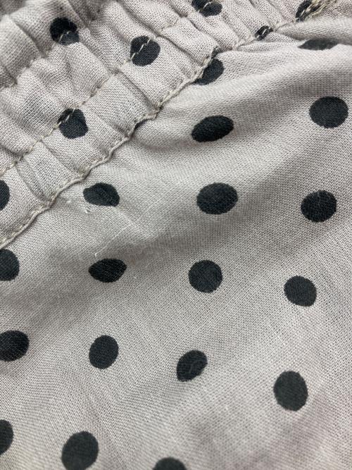 ne quittez pas（ヌキテパ）ne quittez pas (ヌキテパ) ドットプリントフレアスカート ベージュ×ブラック サイズ:Mの古着・服飾アイテム