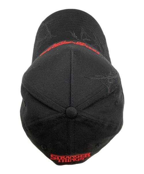 New Era（ニューエラ）New Era (ニューエラ) 9FORTY A-Frame NETFLIX ストレンジャー・シングス ブラック サイズ:ONE SIZE FITS MOSTの古着・服飾アイテム